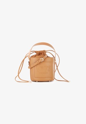Sac seau en cuir tan avec fermeture à cordon, logo gravé "V°73 VENEZIA", sangle réglable et base arrondie avec des accents dorés.
