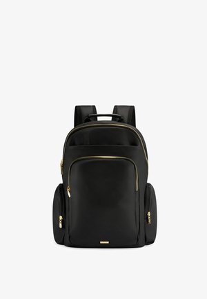 Czarny syntetyczny plecak o eleganckim designie, z zamkami w kolorze złotym, kieszenią na zamek z przodu oraz wyściełanymi szelkami.