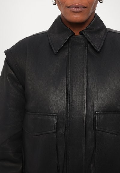 REMAIN Bomberjakke - black