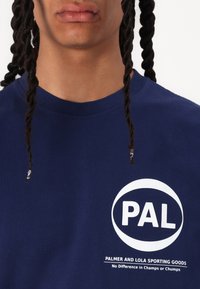 Pal Sporting Goods INTERNATIONAL PRE GAME UNISEX - Tr�ükipildiga T-särk - medieval blue