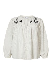 Witte blouse met verticale streepjes, voorzien van zwarte bloemenborduursels op de schouderpas, knoopsluiting aan de voorkant en pofmouwen.