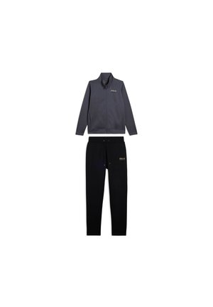 Giacca zip-up grigio scuro con maniche lunghe e pantaloni neri con cordino, entrambi con piccoli logo "FREDDY" sul lato sinistro superiore.