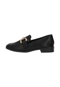 Mocasín de cuero negro con un tacón bajo, que presenta un acento de hardware dorado en la parte superior. Textura suave, diseño clásico.