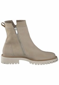 Bottines en cuir beige à zip latéral, bout rond, dessus texturé et semelle en caoutchouc blanche épaisse avec des détails de relief.