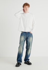 Weekday GREAT BOXY LONG SLEEVE  - Hosszú ujjú felső - white