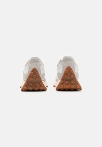 New Balance MS327 UNISEX - Tenisky - rain cloud