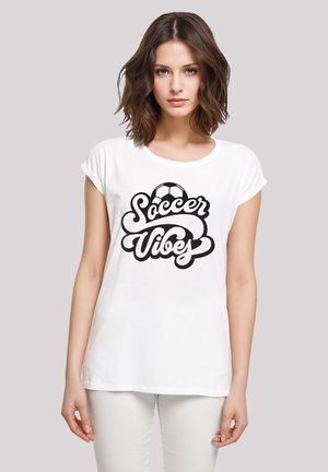 SOCCER VIBES TYPOGRAPHY GRAPHIC - Print T-shirt - weiß