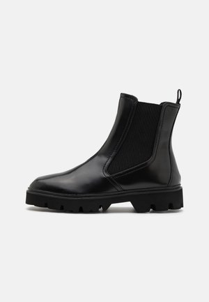 Schwarze Chelsea-Stiefel aus glänzendem Leder mit elastischen Seitenteilen, einer Zuglasche und einer robusten Sohle mit tiefem Profil.