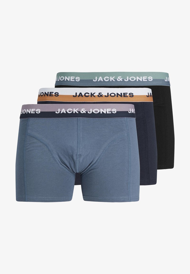 Tres pares de bóxers para hombre de Jack & Jones. Colores: azul oscuro, marino y negro. Cada uno cuenta con una cinturilla elástica con logo.