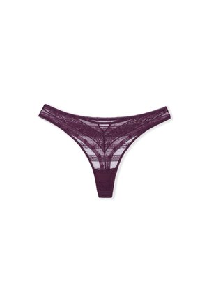 String en dentelle bordeaux avec un délicat motif floral, côtés transparents et taille lisse. Tissu léger et respirant avec des détails complexes.