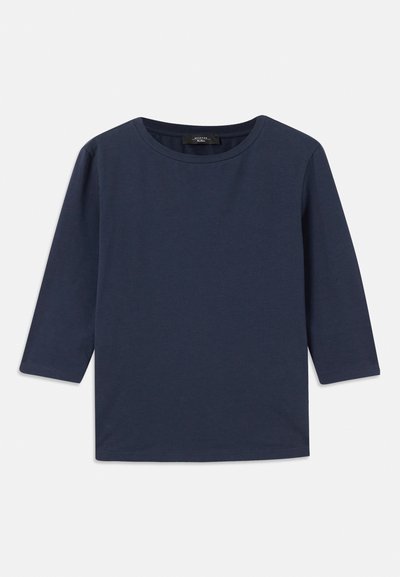 T-shirt a maniche lunghe blu navy realizzato in tessuto morbido. Presenta un collo rotondo e una vestibilità rilassata, con orlo dritto e senza motivi o decorazioni.