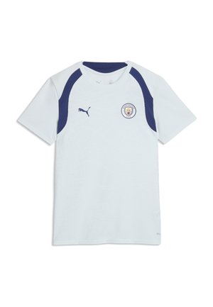 Hvid Manchester City fodboldtrøje med marineblå skulderstriber og Puma-logo foran.