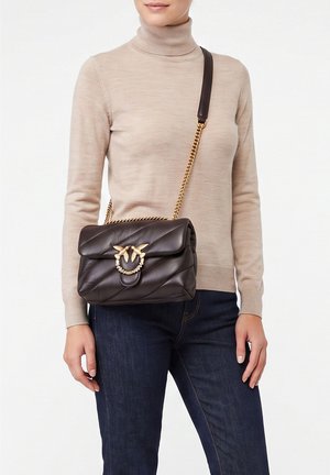 Pinko, PUFF MINI NEW BUCKLE SHEEP NAP - Bandolera - marrone marasca-antique gold