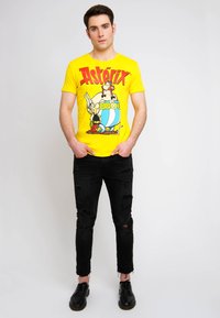 LOGOSHIRT ASTERIX MAGIC POISON - Print T-shirt - yellow