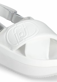 Thumbnail Image 5