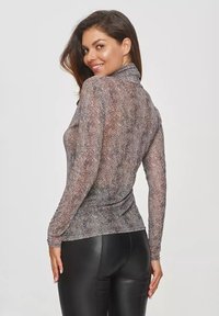 Makadamia - Bluzka z długim rękawem