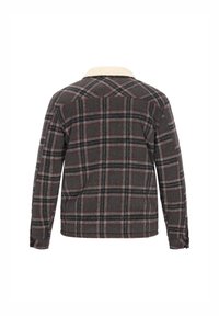 Chaqueta de cuadros gris oscuro con mangas largas y cuello de forro polar blanco mostrada desde atrás sobre un fondo blanco.