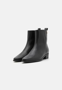 Tommy Hilfiger Klasiski puszābaki - black