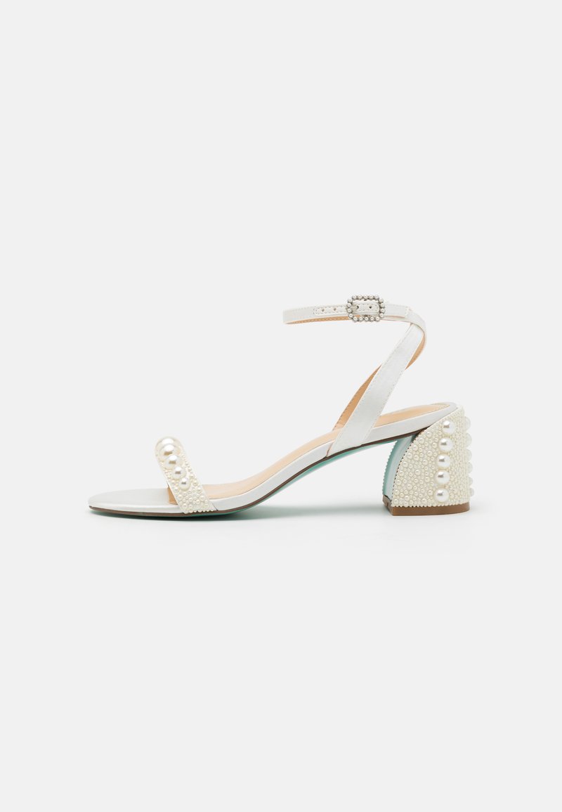 Blue by Betsey Johnson TINA - Schaftsandale - ivory