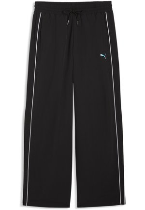 Sorte, vidde atletikbukser med hvide sidelommer, elastisk taljebånd med snøre, forlommer og lille blåt Puma-logo på venstre lår.