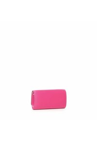 Portafoglio in pelle rosa con texture liscia, forma rettangolare e chiusura a zip. Design minimalista senza componenti hardware visibili.