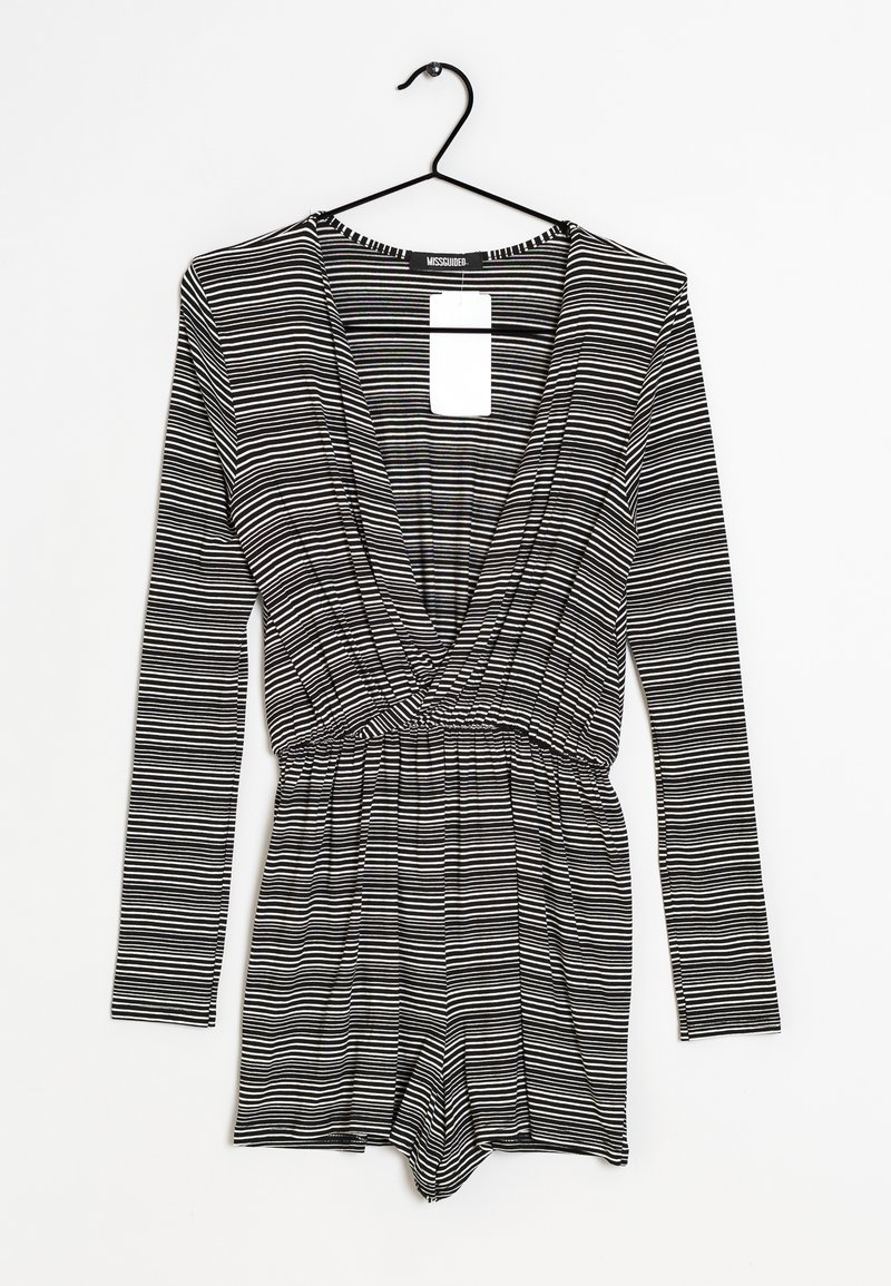 Svart och vit randig långärmad jumpsuit med djup V-ringning, figursydd midja och löst sittande shorts. Slitstarkt, elastiskt tyg.