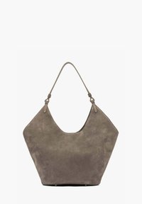 Zamszowa torba typu tote w stonowanym szaro-brązowym kolorze z szerokim otworem, zakrzywioną sylwetką i pojedynczym regulowanym paskiem na ramię. Złote akcenty u podstawy.