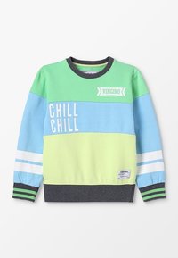 Sudadera colorida con paneles en verde, azul y amarillo neón. Presenta el texto "CHILL" en blanco, mangas a rayas y una etiqueta con el logo en el dobladillo.