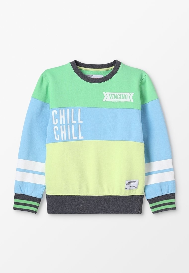 Sudadera colorida con paneles en verde, azul y amarillo neón. Presenta el texto "CHILL" en blanco, mangas a rayas y una etiqueta con el logo en el dobladillo.