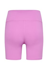 Roze sportshorts gemaakt van rekbaar materiaal, met een hoge tailleband, een gladde structuur en een strakke, minimalistische stiksel.