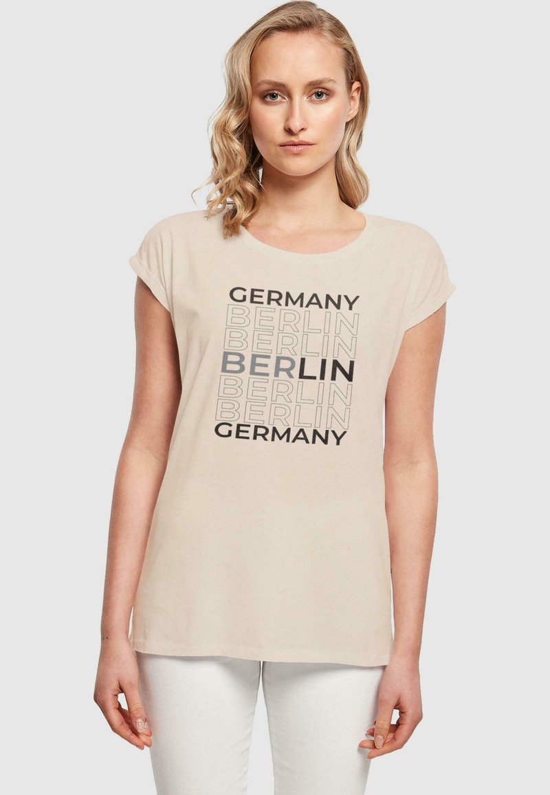 Merchcode BERLIN  EXTENDED - T-shirts print - whitesand
