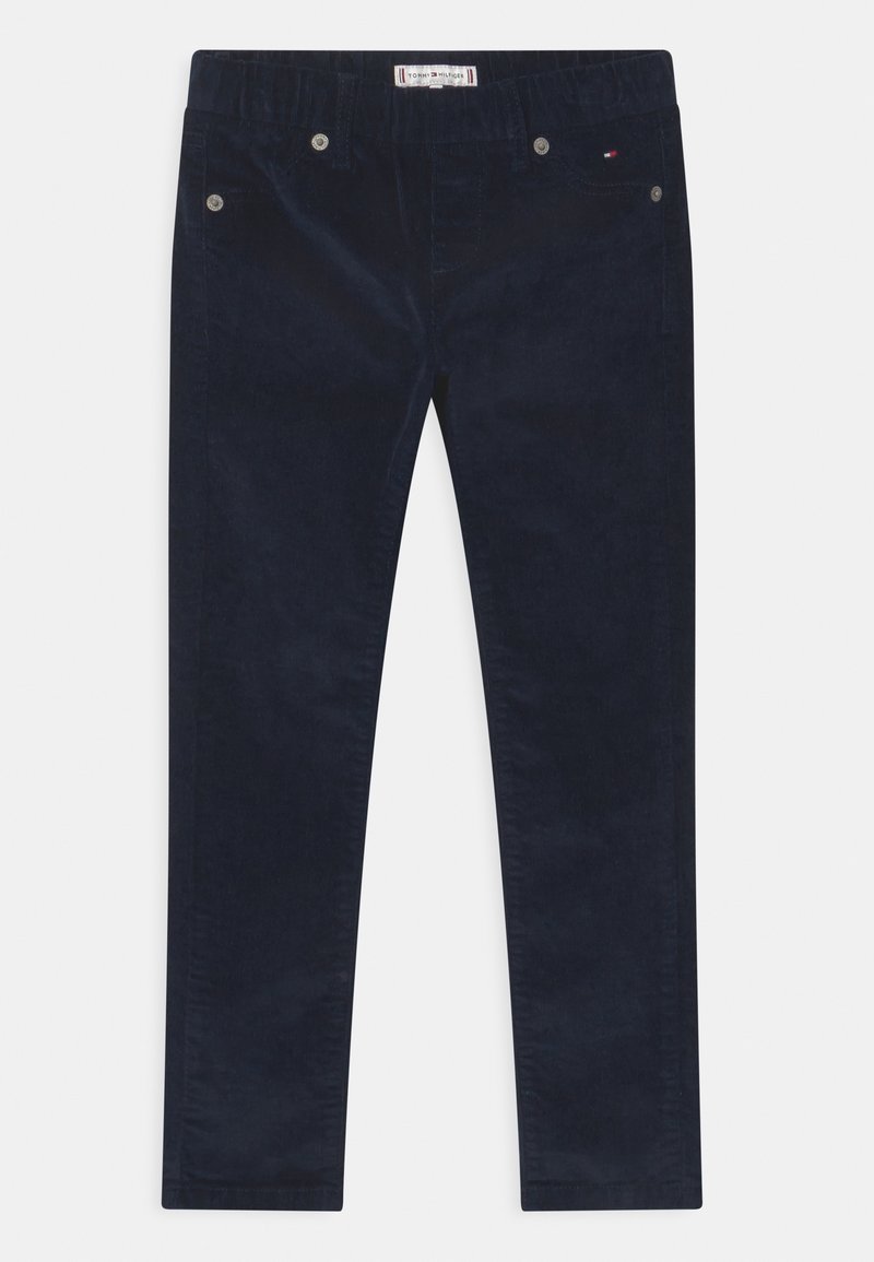 Pantalon en velours côtelé bleu marine foncé avec une coupe droite, muni de boutons argentés et d'une étiquette à la taille. Texture lisse et design classique.