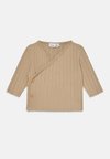NBNOMUN WRAP UNISEX - Cardigan - island fossil