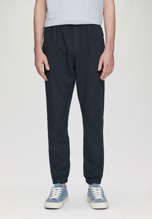 - Spodnie treningowe