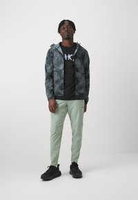 Nike Performance FLEX REP - Tepláky - jade horizon
