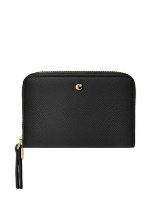 Čierna peňaženka z textúrovanej kože so zlatým zipsom a malým zlatým logom "C" na prednej strane, vybavená náramkovým remienkom na zatváranie zipsu.