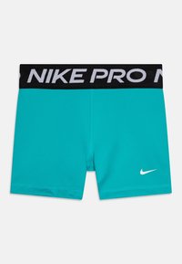 Turkusowe szorty sportowe z czarnym elastycznym paskiem w talii. Posiadają biały logotyp "NIKE PRO" na pasku oraz mały biały znak Swoosh Nike.