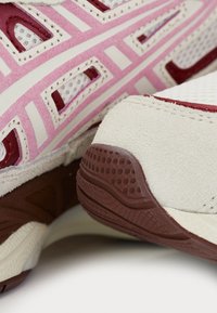 ASICS SportStyle GEL NYC UNISEX - Sapatilhas - cream/sweet pink