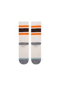 Crew-Socken in Creme mit orangefarbenen, braunen und weißen horizontalen Streifen. Strukturierte graue Ferse und Zehen. Branding in Türkis nahe dem Bund.