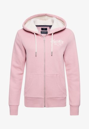 Sweat à capuche zippé rose clair avec doublure en polaire blanche, cordons blancs, poches avant et logo blanc « SuperDry No. 54 » sur la poitrine.
