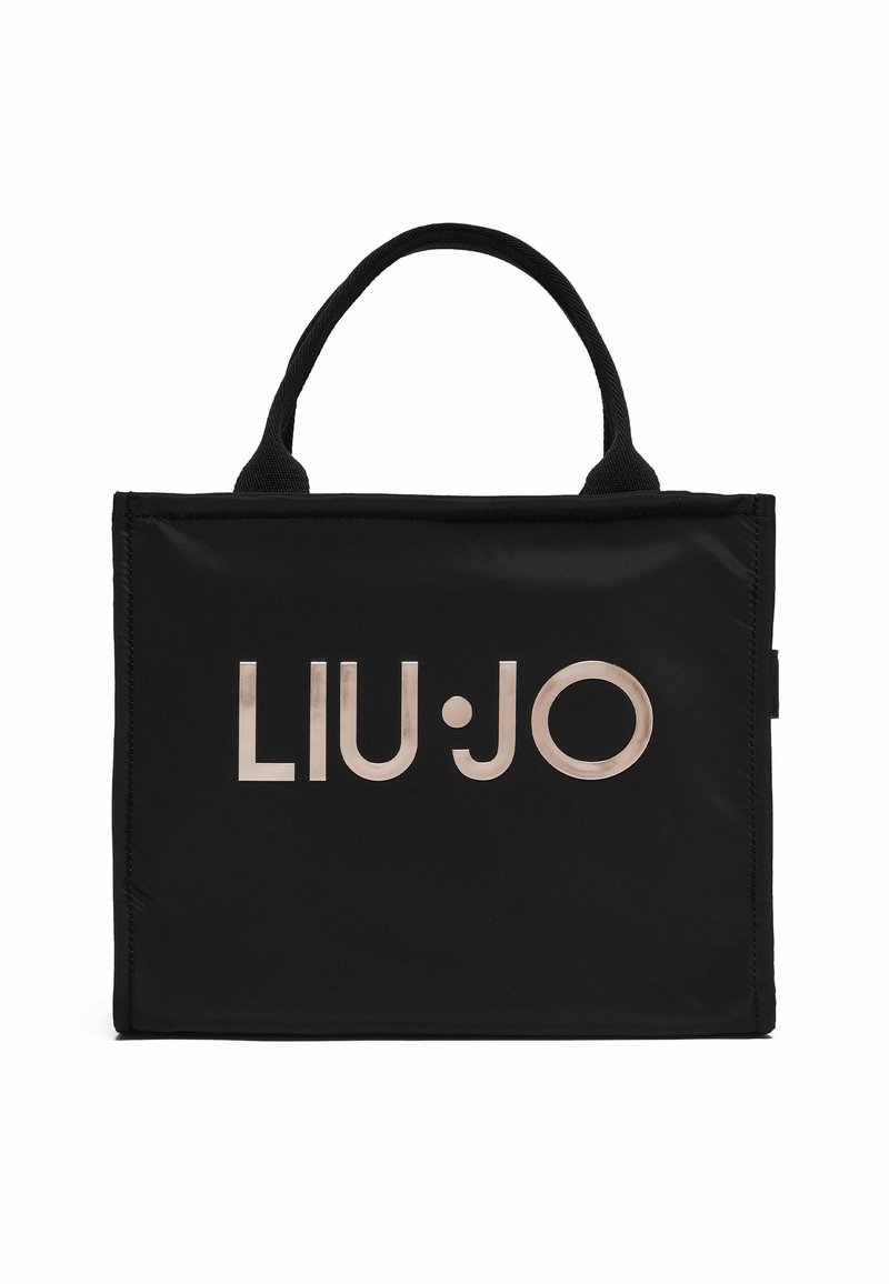 Borsa tote nera in nylon con manici doppi, caratterizzata da un grande logo metallico dorato "LIU·JO" sul davanti. Texture liscia, design minimalista.