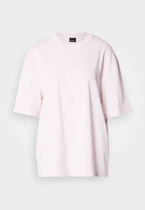 Svetloružové tričko z bavlny s krátkymi rukávmi, okrúhlym výstrihom a voľným strihom. Hladká textúra s minimom švov a bez vzorov.