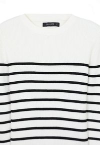 Weißer Rippstrickpullover mit schwarzen horizontalen Streifen. Rundhalsausschnitt und lange Ärmel. Das Etikett zeigt "CALLIOPE" mit der Größe "S".