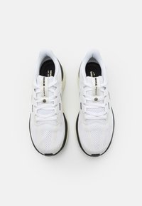 Nike Performance AIR ZOOM STRUCTURE 25 - Pantofi de alergare pe asfalt - white/black/sail/coconut milk/team red/metallic silver