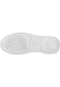 Suola di scarpa in gomma bianca caratterizzata da motivi circolari e lineari con fori di ventilazione e dettagli con marchio vicino al tallone. Elementi di presa texturizzati.