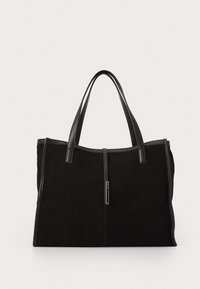 Sac fourre-tout en daim noir avec des poignées en cuir lisse, de forme rectangulaire, un design minimal et un détail de fermeture éclair verticale centrale.