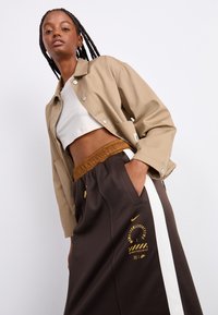 Nike Sportswear Maxiszoknya - velvet brown/light british tan