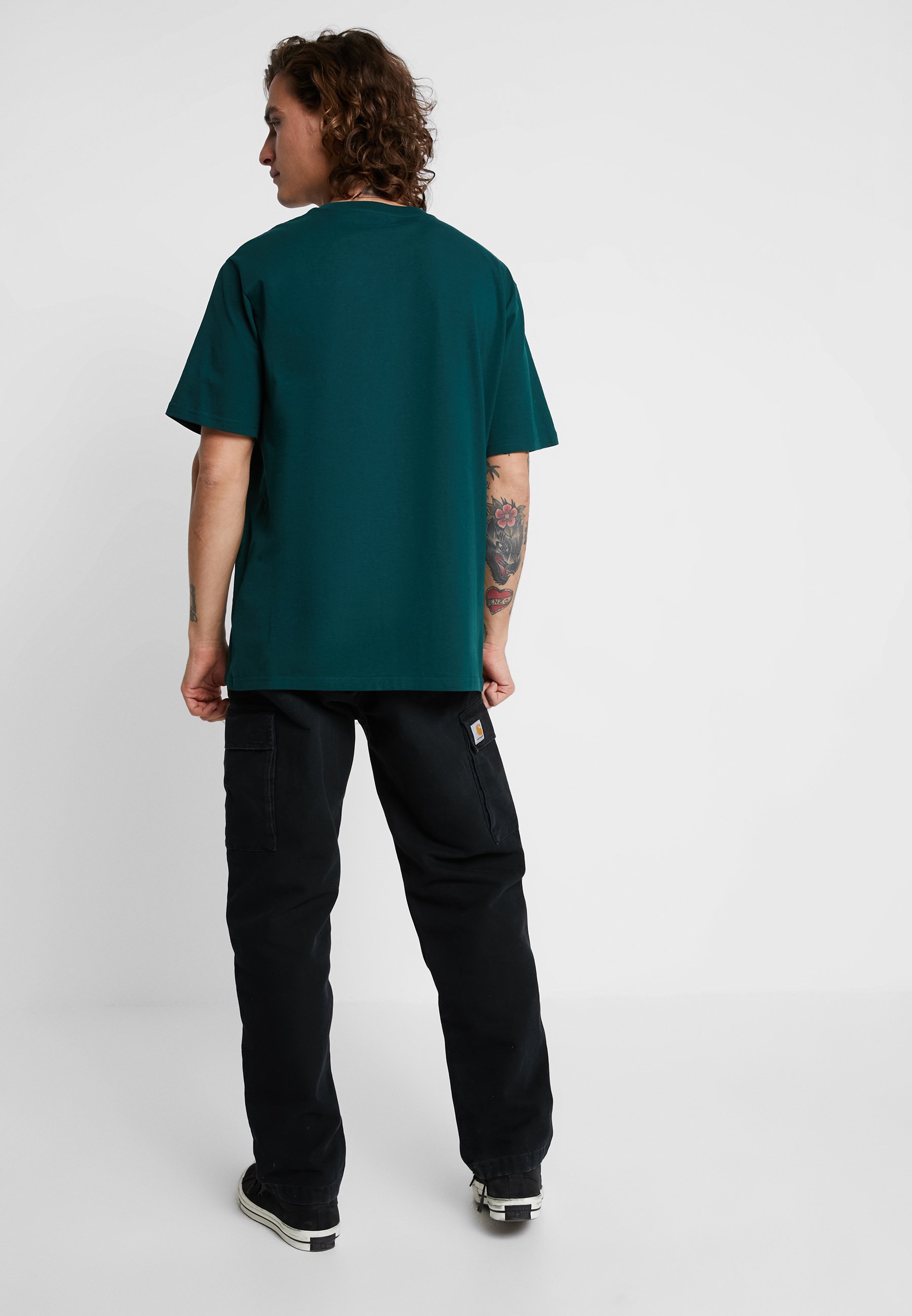 Carhartt WIP SCRIPT T shirts med print dark firblack Carhartt WIP COLLAGE - T-shirts med print - shiraz / sunflower
