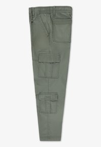 Πράσινο παντελόνι εργασίας με ελαστική ζώνη, πολλές τσέπες και απαλό, ανθεκτικό ύφασμα με ενισχυμένες ραφές και υφή σε διάφορα σημεία.