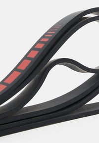 Nike Performance PRO RESISTANCE BAND MEDIUM BIS 18KG UNISEX - Borraccia - black/lt crimson